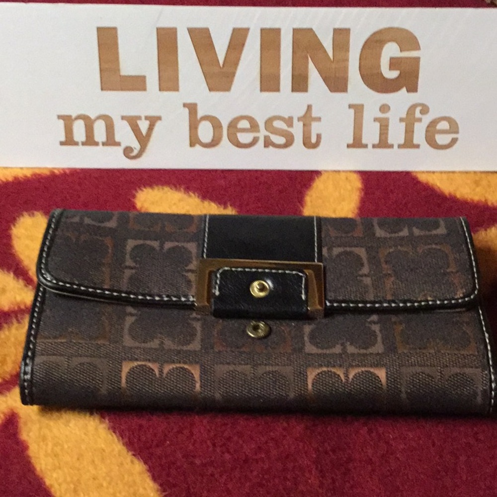 🔥Super Cute & Trendy Brown Liz Claiborne Wallet